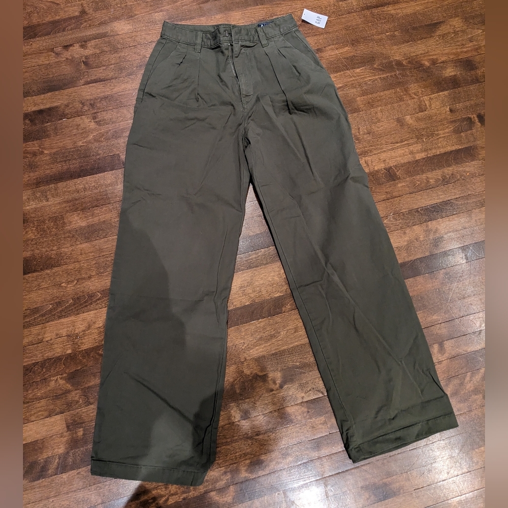 Gap pleated wide leg khaki pant